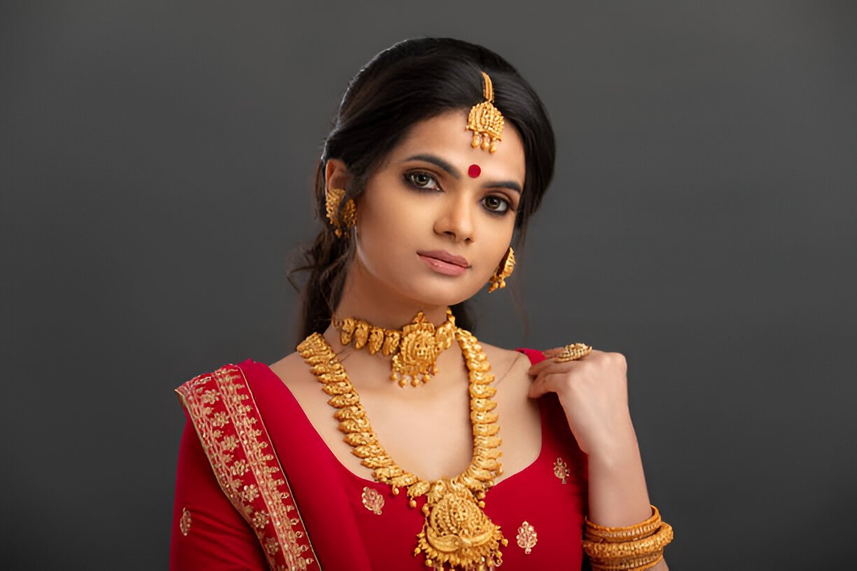 simple bridal gold necklace