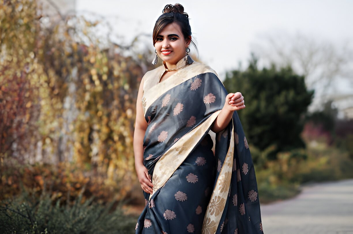 black saree blouse